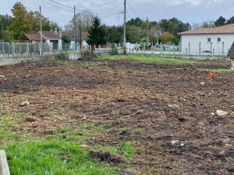 Terrain Lesparre Medoc 653 m2 LOT A — photo 1