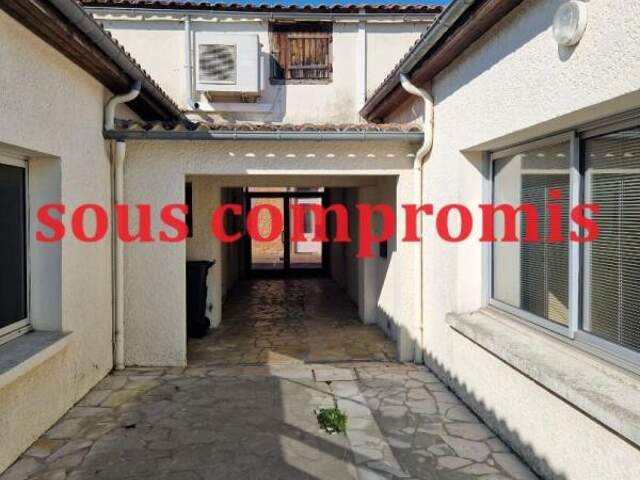 À vendre  de 340 m² à Lesparre-Médoc — photo du bien