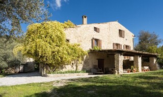 Maison 8 Pièces 300 m² à vendre à Lurs (04700)