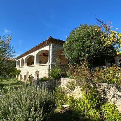 Maison 10 pièces 346 m²