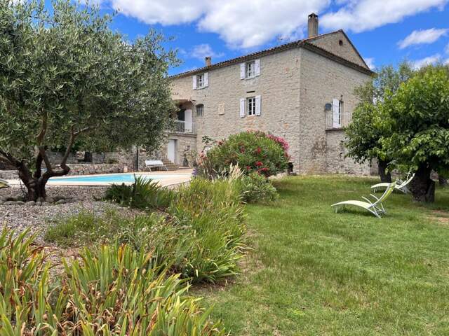 Mas avec chambres d'hôtes + gîte et piscine — photo du bien