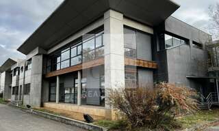 Bureau  657 m² à louer à Décines-Charpieu (69150)