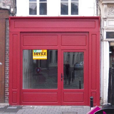 Local industriel  700 €