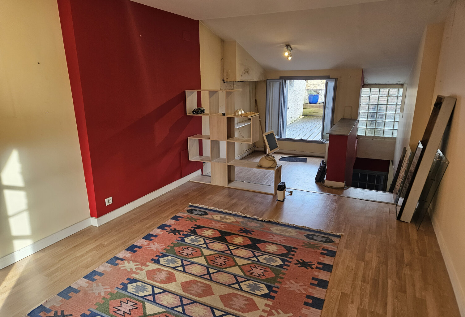 Location commerce  90 m² à Saintes (17100) — photo 1