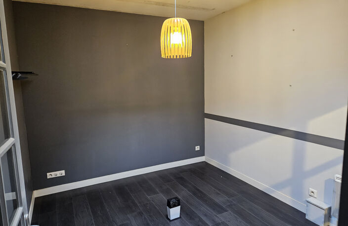 Location commerce  90 m² à Saintes (17100) — photo 2