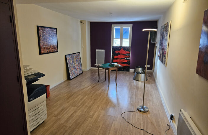 Location commerce  90 m² à Saintes (17100) — photo 4