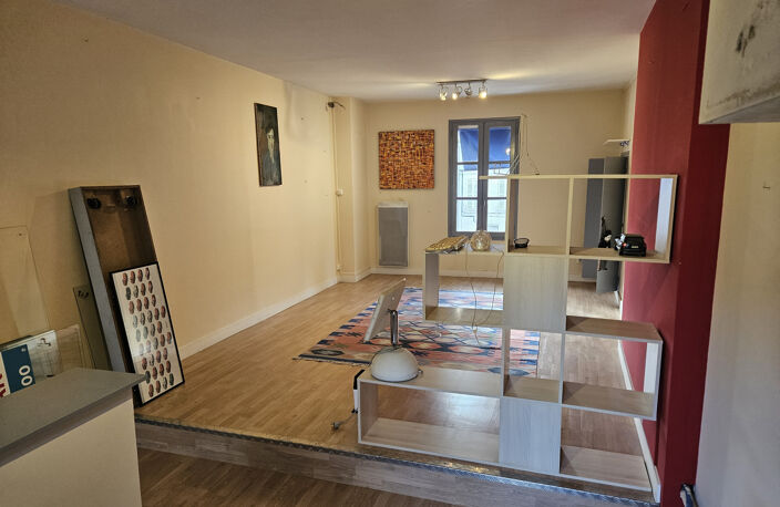 Location commerce  90 m² à Saintes (17100) — photo 5