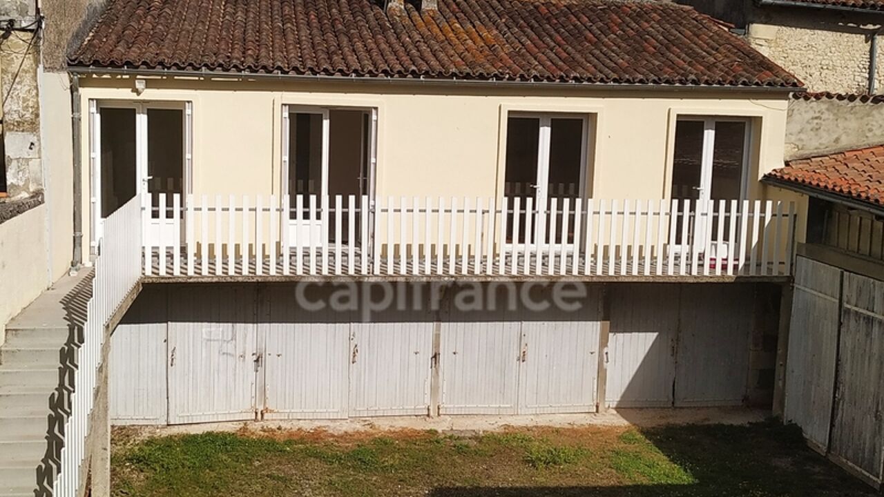 immeuble  pièces 111 m2 à vendre à Saint-Jean-d'Angély (17400)