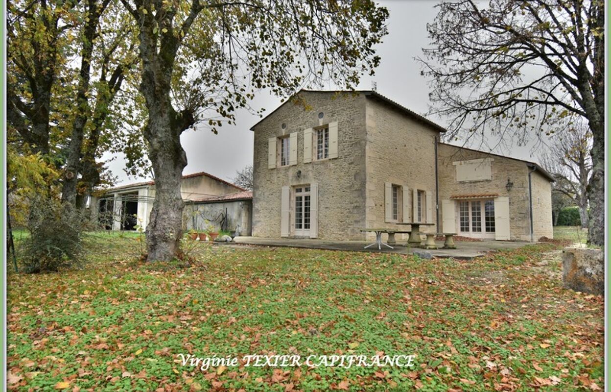 maison 8 pièces 226 m2 à vendre à Saint-Jean-d'Angély (17400)