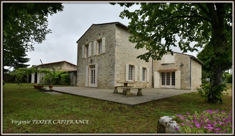 Villa / Maison 8 pièces  à vendre Saint-Jean-d'Angély 17400