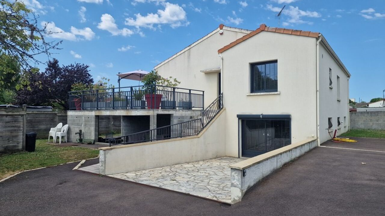 maison 8 pièces 206 m2 à vendre à Surgères (17700)