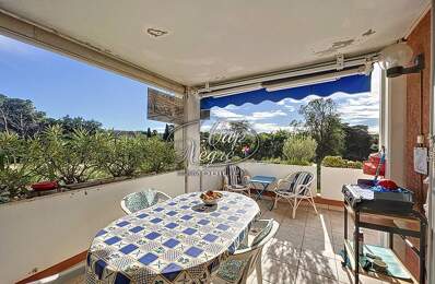 T2 en étage avec terrasse, séjour kitchenette, chb, sdb, WC — photo du bien