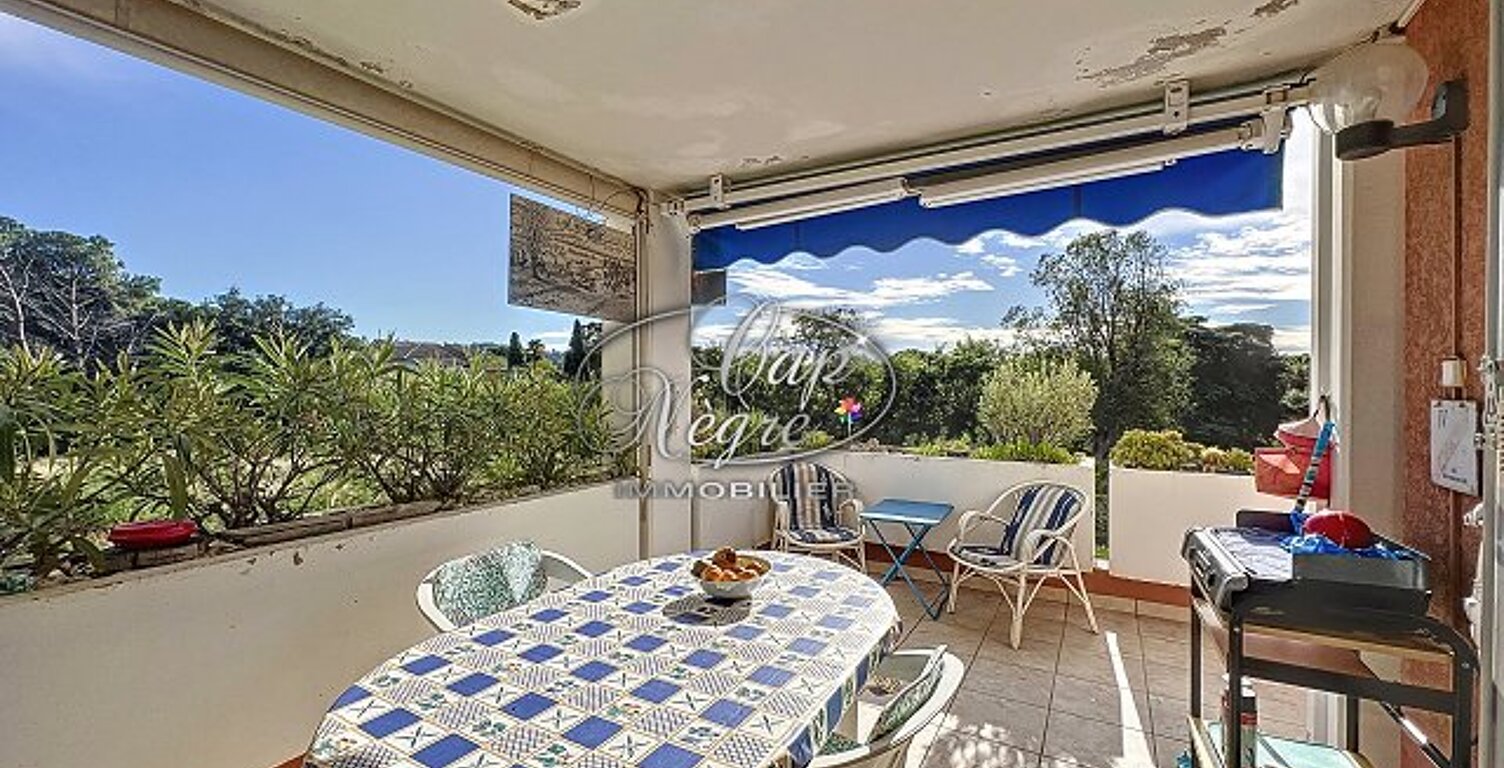 T2 en étage avec terrasse, séjour kitchenette, chb, sdb, WC — photo 1
