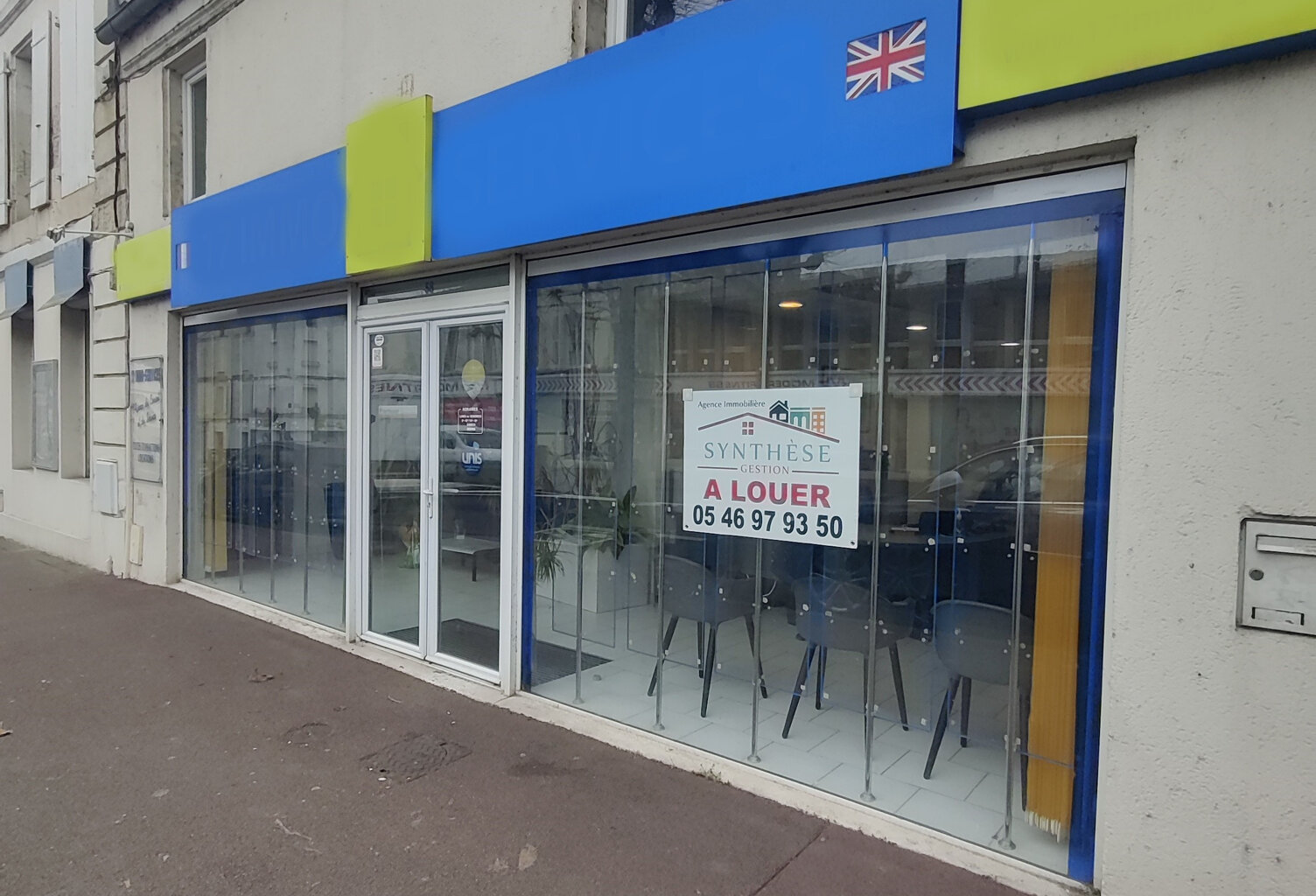 Location commerce 3 pièces 145 m² à Saintes (17100) — photo 1