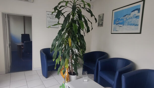 Local commercial 3 pièces  à louer Saintes 17100