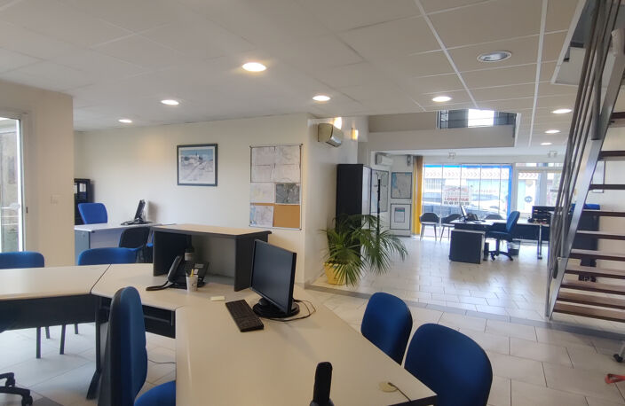 Location commerce 3 pièces 145 m² à Saintes (17100) — photo 4