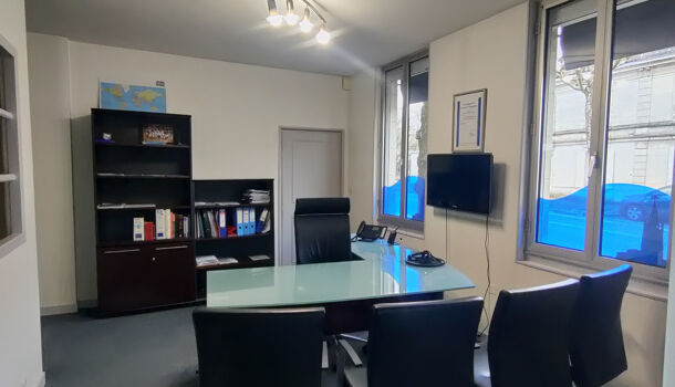 Local commercial 3 pièces  à louer Saintes 17100