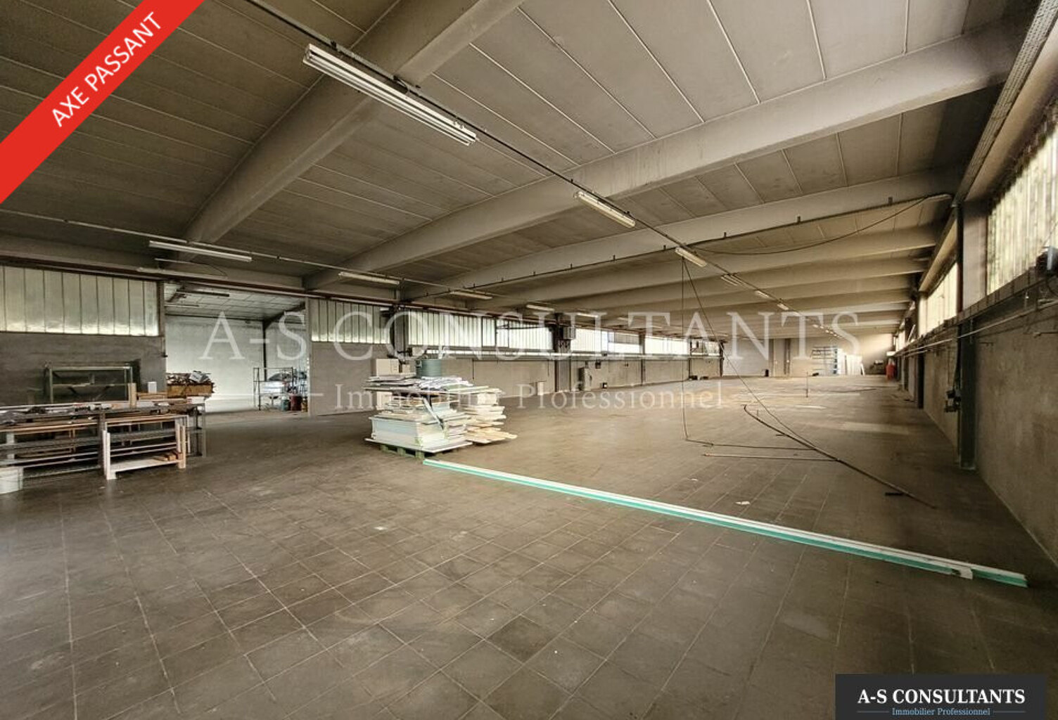 LOCAL D'ACTIVITE A VENDRE — photo 1