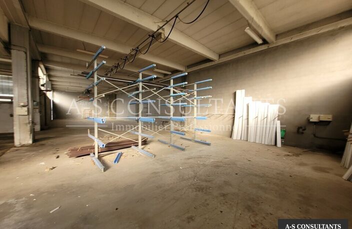 LOCAL D'ACTIVITE A VENDRE — photo 2