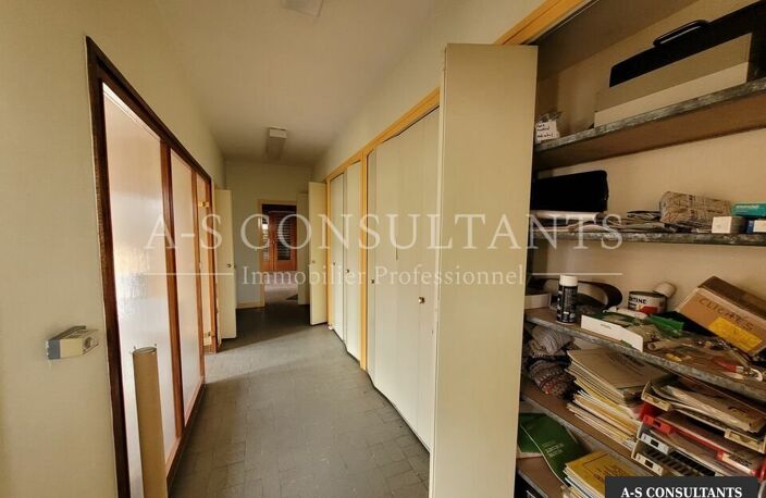 LOCAL D'ACTIVITE A VENDRE — photo 4
