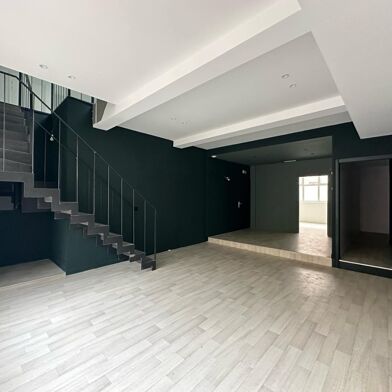 Bureau 4 pièces 2700 €