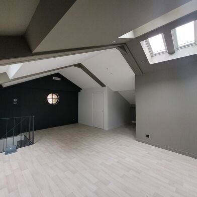 Bureau 4 pièces 2700 €