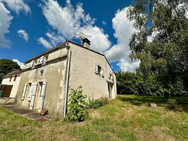 🏡 Maison de 97 m² à Corme-Royal – Grand terrain et beau potentiel ! — photo du bien