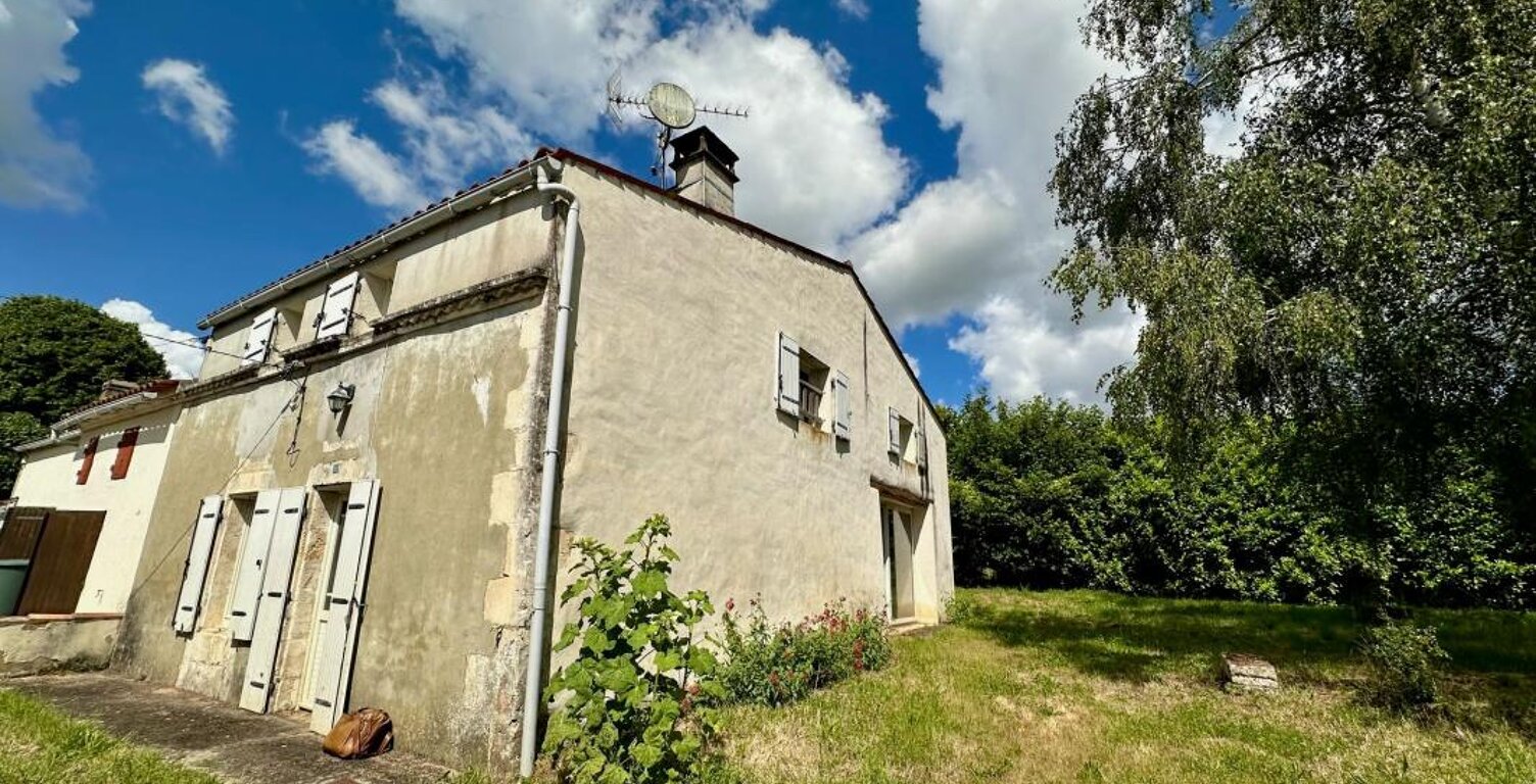   Maison de 97 m² à Corme-Royal – Grand terrain et beau potentiel ! — photo 1