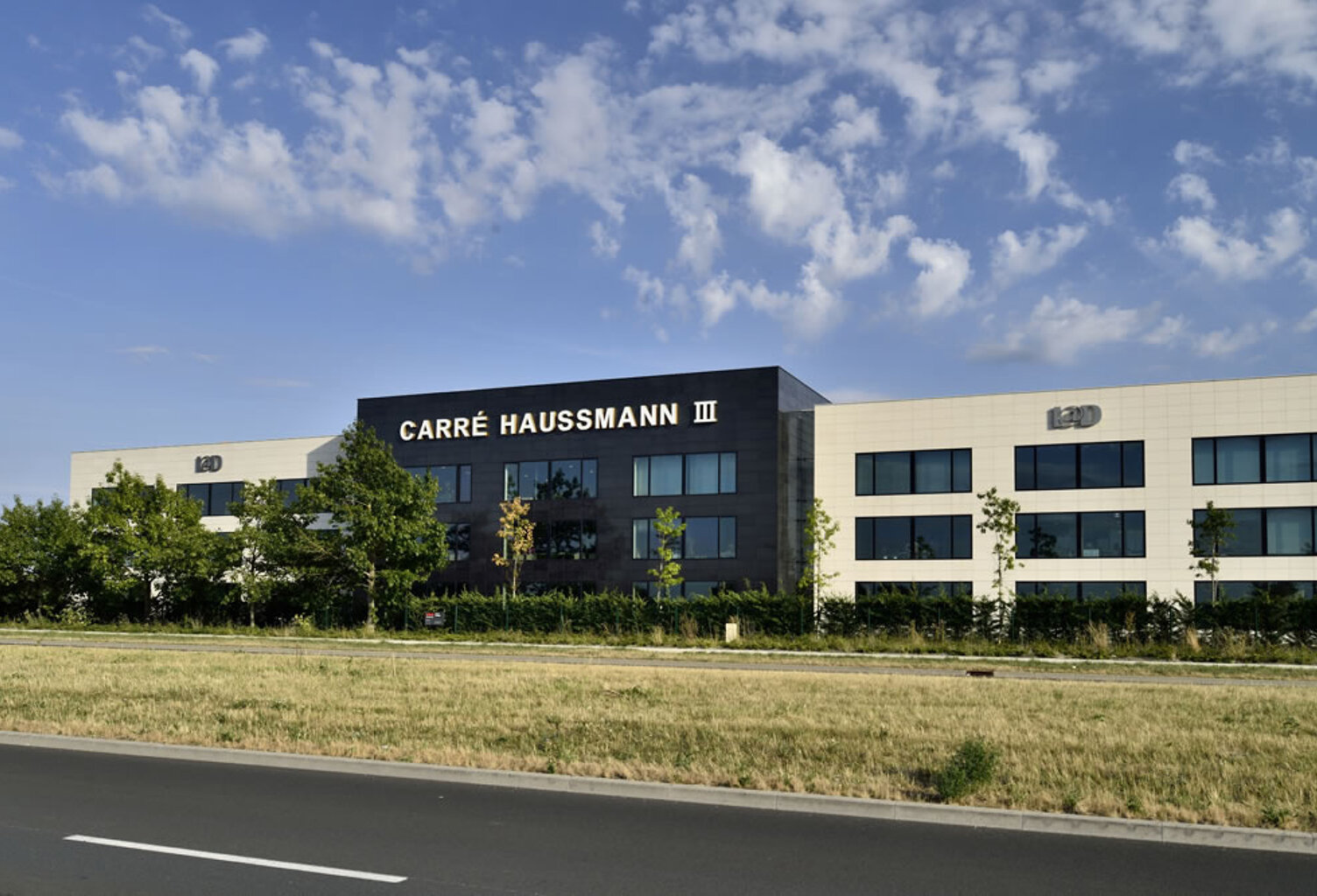 86.70 m2 LIEUSAINT - CARRE HAUSMANN III - BUREAUX DE STANDIN — photo 1