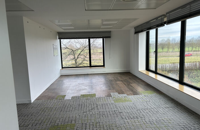 86.70 m2 LIEUSAINT - CARRE HAUSMANN III - BUREAUX DE STANDIN — photo 2