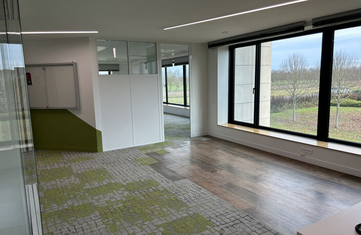 86.70 m2 LIEUSAINT - CARRE HAUSMANN III - BUREAUX DE STANDIN — photo 3
