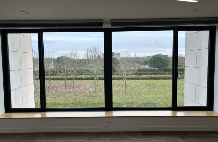 86.70 m2 LIEUSAINT - CARRE HAUSMANN III - BUREAUX DE STANDIN — photo 4