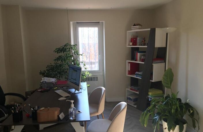 Location commerce  40 m² à Salon-de-Provence (13300) — photo 3