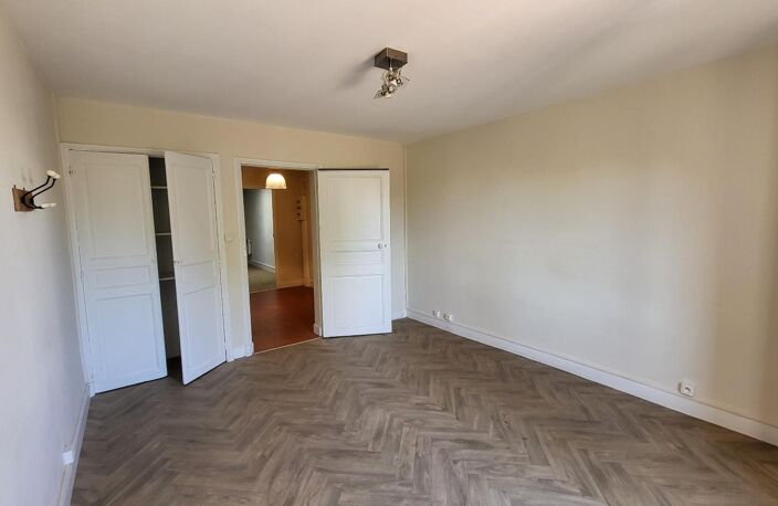Location commerce  40 m² à Salon-de-Provence (13300) — photo 4