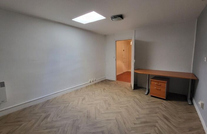 Location commerce  40 m² à Salon-de-Provence (13300) — photo 5