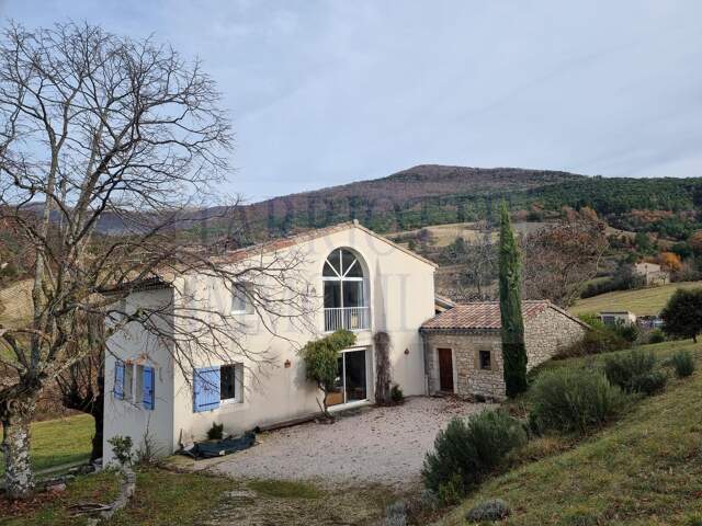 Maison 6 pièces 157 m² à Bourdeaux — photo du bien