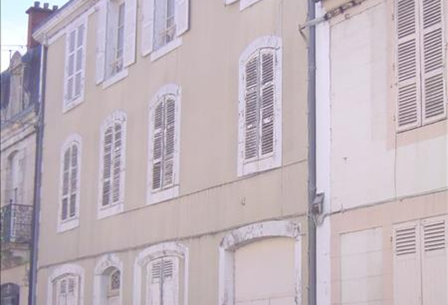 Vente immeuble   Saint-Yrieix-la-Perche (87500) — photo 1