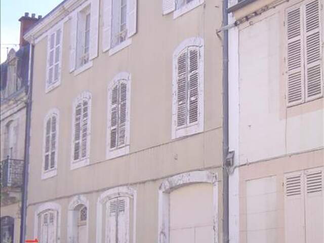 Immeuble à Saint-Yrieix-la-Perche — photo du bien