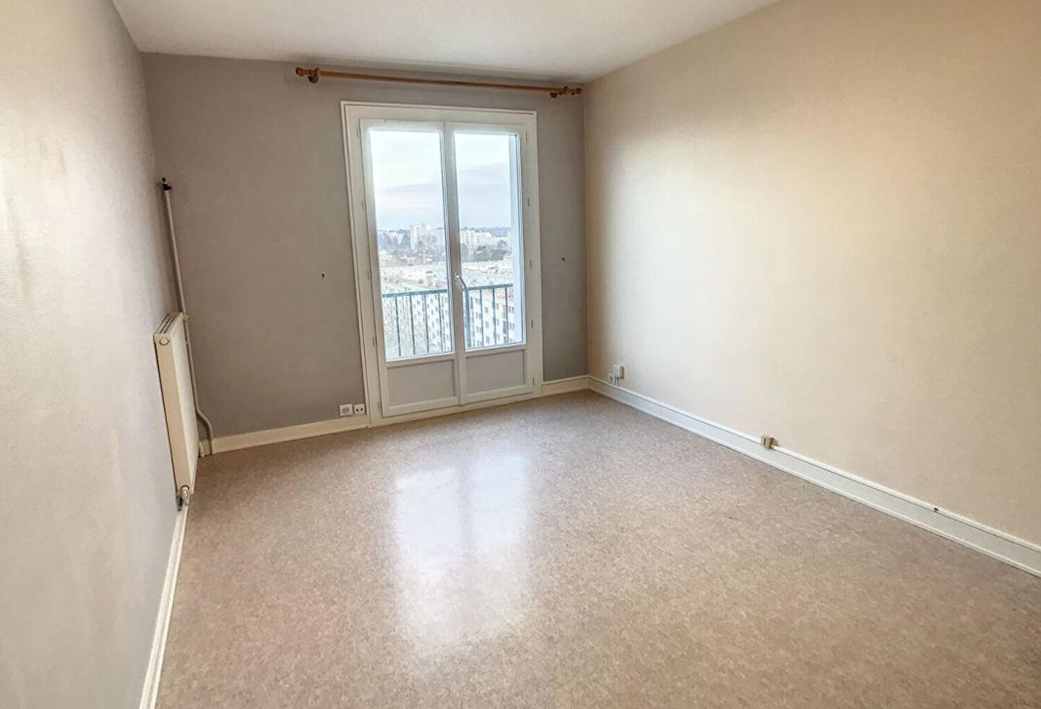 JOUE LES TOURS : appartement T1 (35 m²) en vente avec cave et parking privé — photo 1