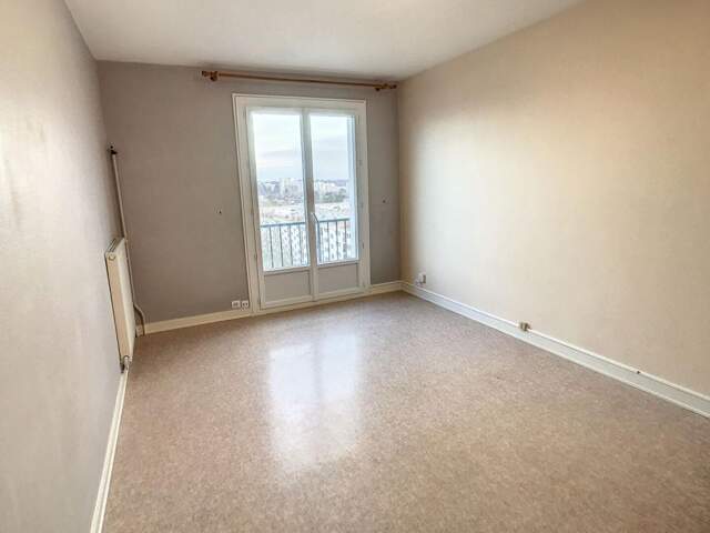JOUE LES TOURS : appartement T1 (35 m²) en vente avec cave et parking privé — photo du bien