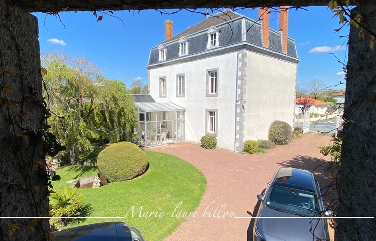 maison 8 pièces 222 m2 à vendre à Mauléon (79700)