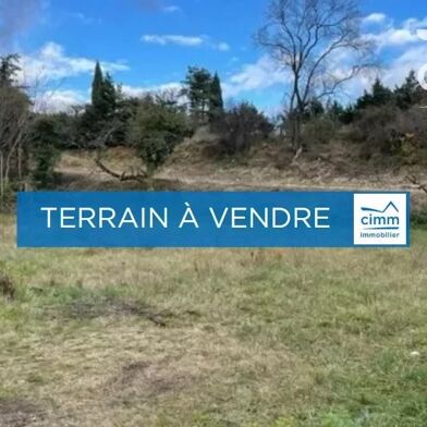 Terrain 743 m²