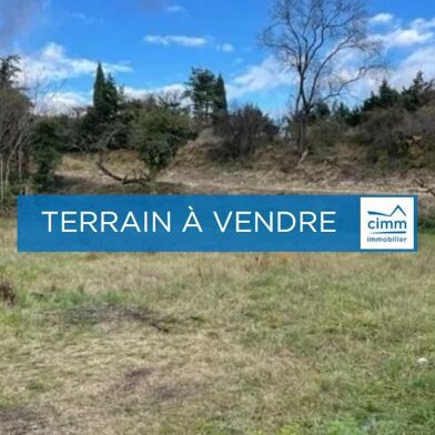 Terrain 743 m²