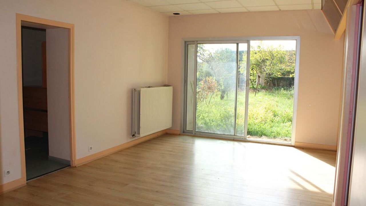 bureau 3 pièces 187 m2 à vendre à Saint-Savin (86310)