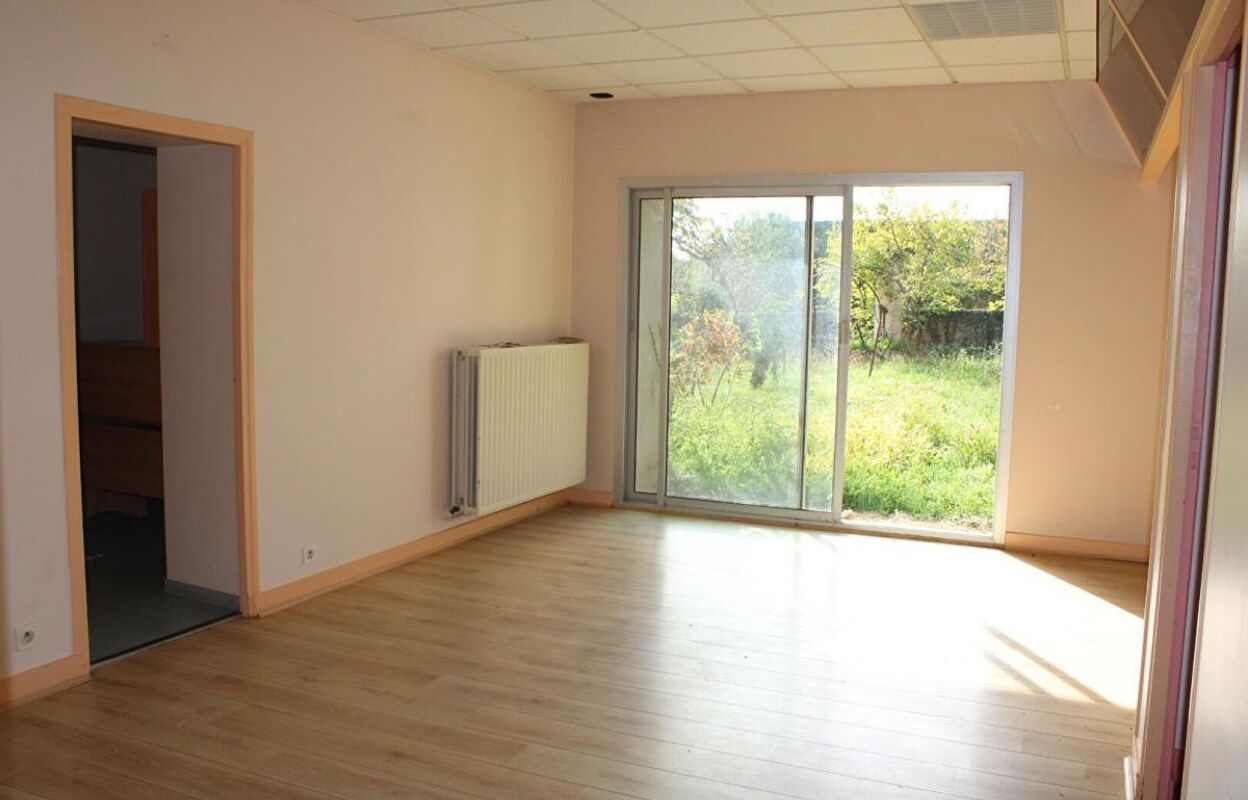 bureau 3 pièces 187 m2 à vendre à Saint-Savin (86310)