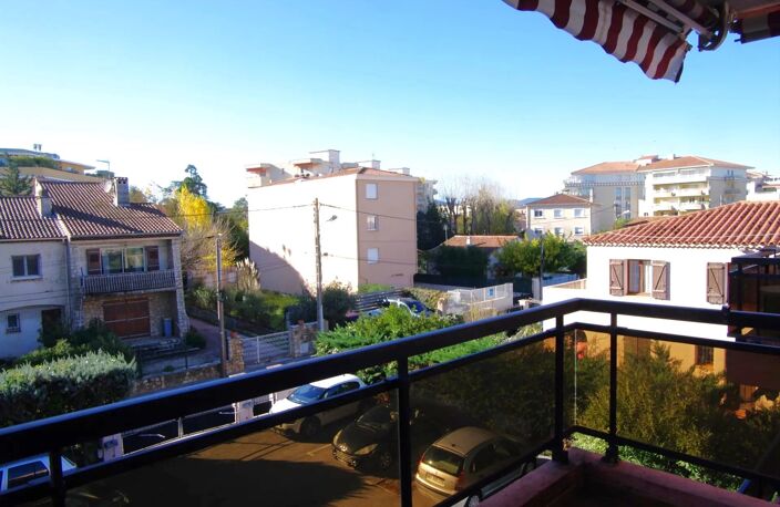 APPARTEMENT  T2 DERNIER ETAGE. — photo 3