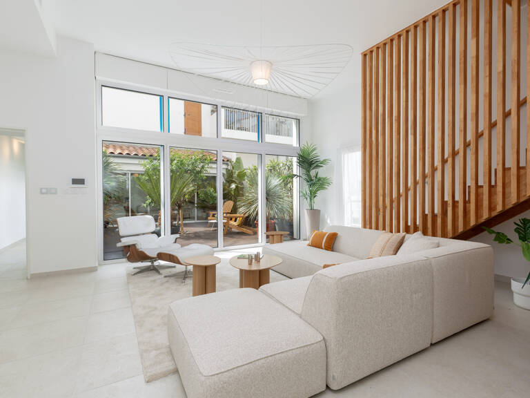 
        Appartement

        (4 à 5 pièces)

        (130 à 144 m²)
       — photo 1