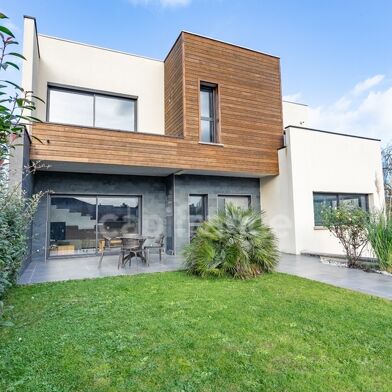 Maison 12 pièces 470 m²