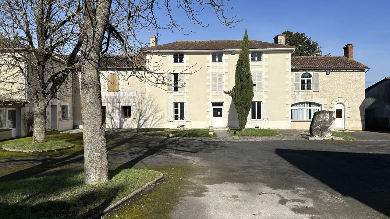 maison 15 pièces 541 m2 à vendre à Neuville-de-Poitou (86170)