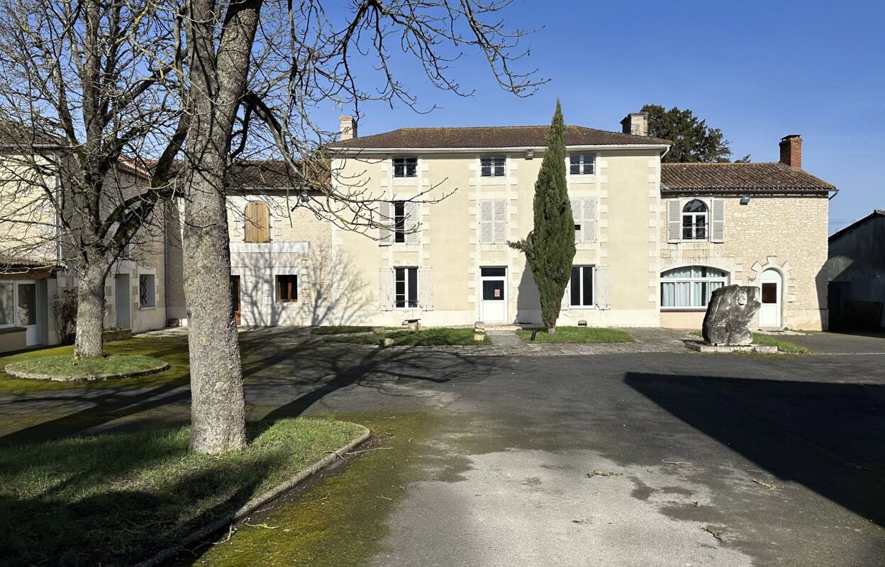 maison 15 pièces 541 m2 à vendre à Neuville-de-Poitou (86170)